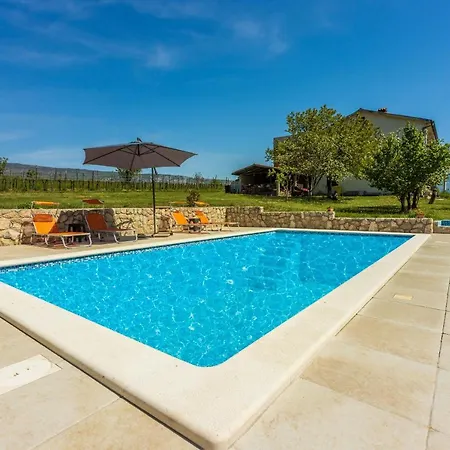 House Dorino بيت للعطل